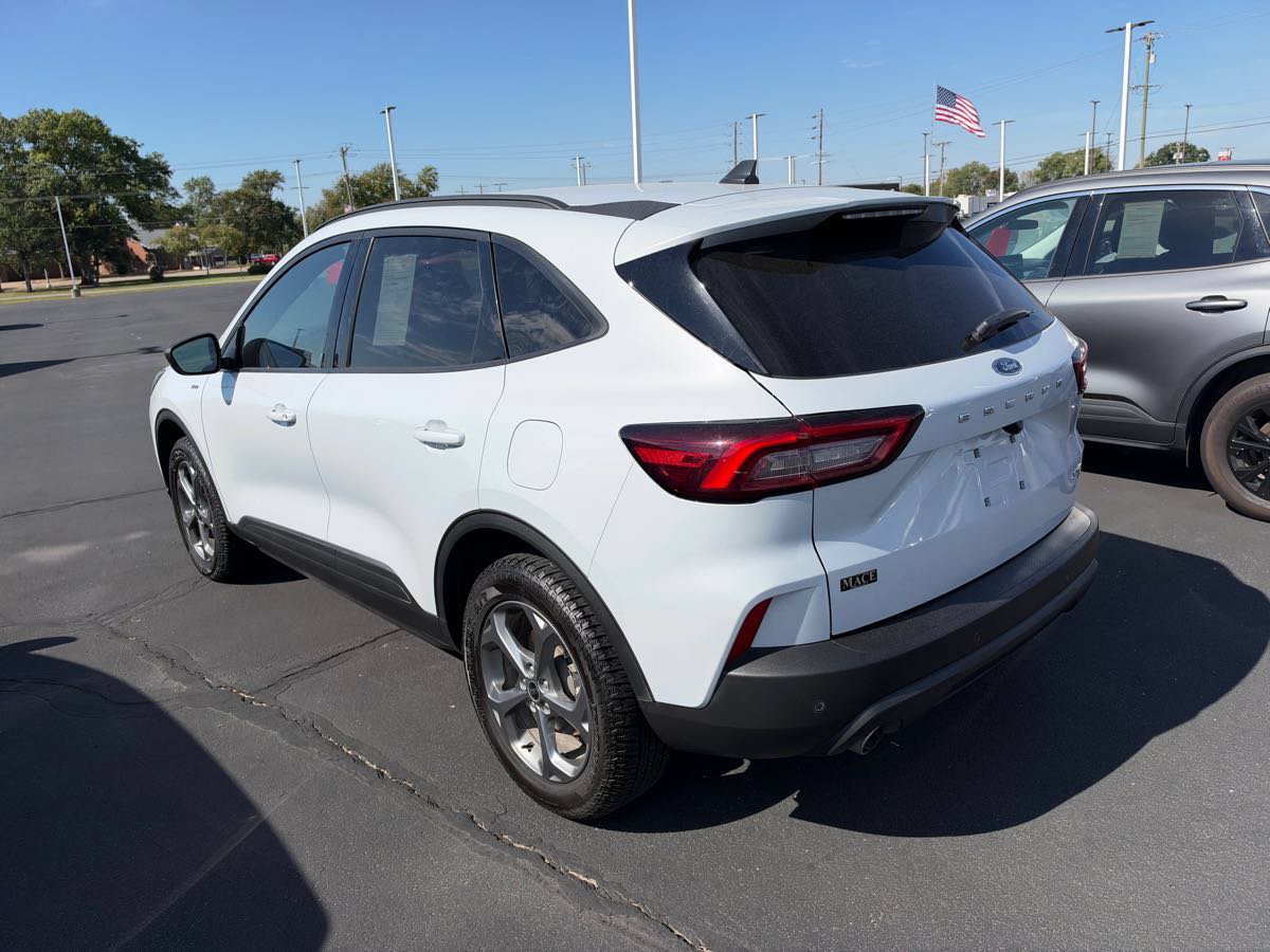 Used 2025 Ford Escape ST-Line w/ Tech Pack #1 AWD/4WD image 4