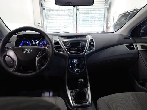 Used 2015 Hyundai Elantra SE FWD image 13
