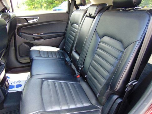 Used 2018 Ford Edge SEL w/ Equipment Group 201A AWD/4WD image 9