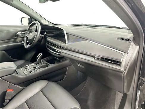 Used 2024 Cadillac XT4 Sport image 31