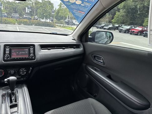 Used 2017 Honda HR-V LX image 16
