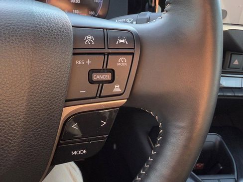 Used 2025 Toyota Crown Limited AWD (Natl) image 18