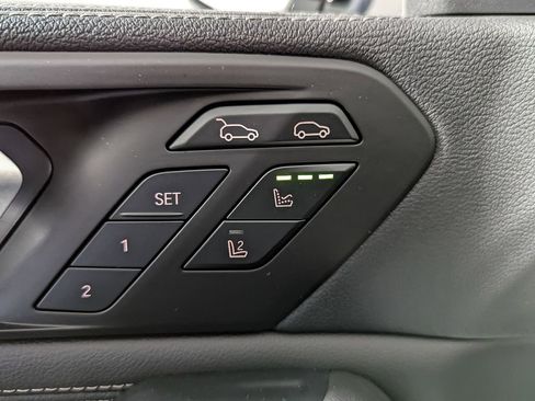 Used 2022 BMW X6 xDrive40i w/ M Sport Package image 15