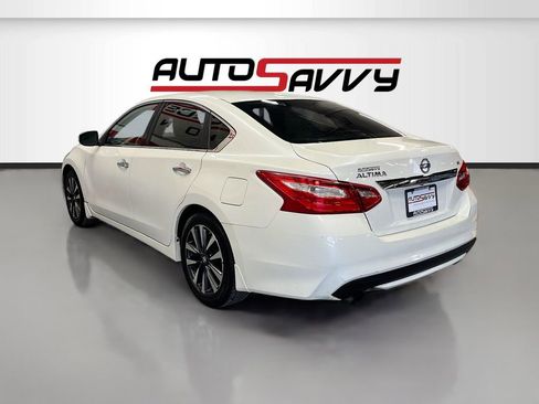 Used 2016 Nissan Altima 2.5 SL w/ 2.5 Technology Package image 5