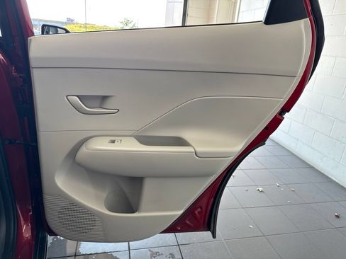 Used 2025 Hyundai Kona SEL AWD/4WD image 46