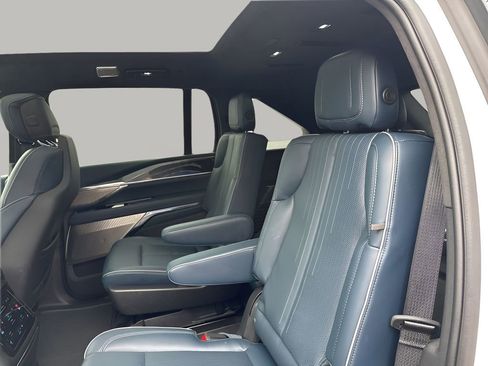 Certified 2025 Cadillac Escalade IQ Luxury 2 w/ LPO, Premium Carpet Package image 15