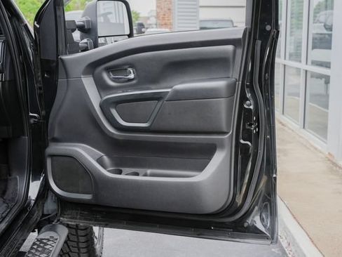 Used 2019 Nissan Titan SV w/ SV Convenience Package AWD/4WD image 29