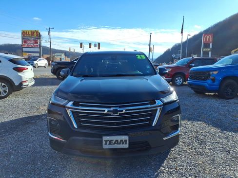 Used 2023 Chevrolet Traverse LT image 2