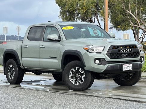 Used 2023 Toyota Tacoma TRD Off-Road w/ TRD Premium Off Road Package image 2