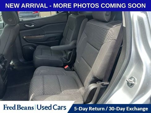 Used 2017 GMC Acadia SLE w/ Driver Alert Package I FWD image 12