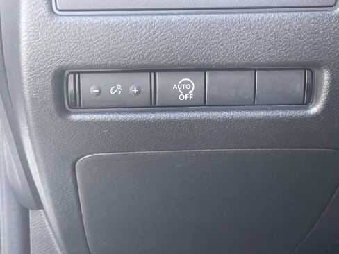 Used 2025 Nissan Rogue S AWD/4WD image 17