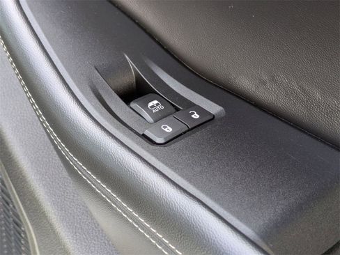 Used 2024 Jeep Grand Cherokee L Laredo image 36