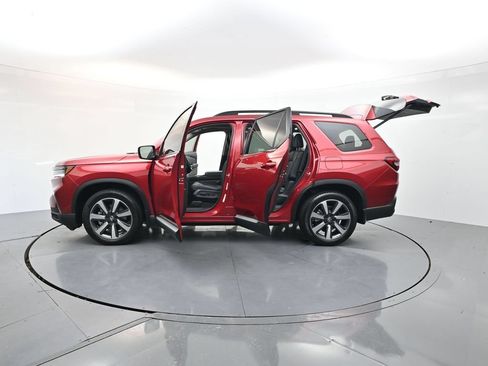 Used 2025 Honda Pilot Touring image 36