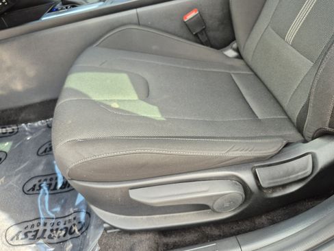 Used 2025 Hyundai Elantra SE w/ Cargo Package FWD image 18