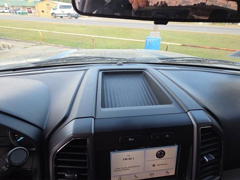 Used 2019 Ford F150 XLT image 9