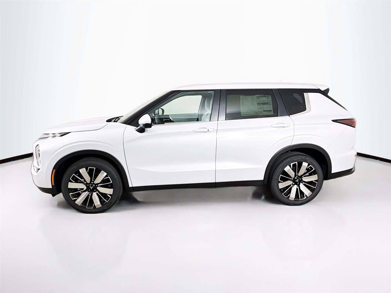New 2026 Mitsubishi Outlander SE FWD image 4