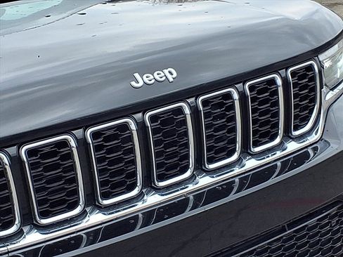 Used 2025 Jeep Grand Cherokee Limited image 28