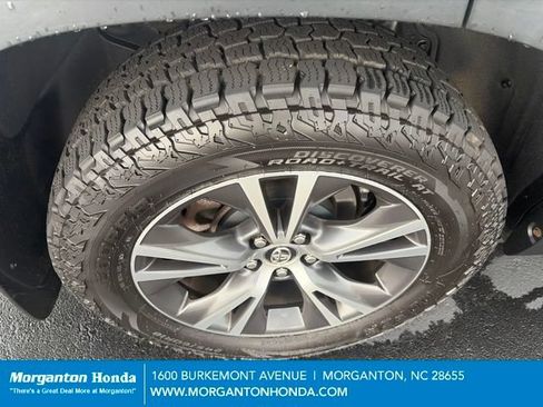 Used 2017 Toyota Highlander LE AWD/4WD image 10