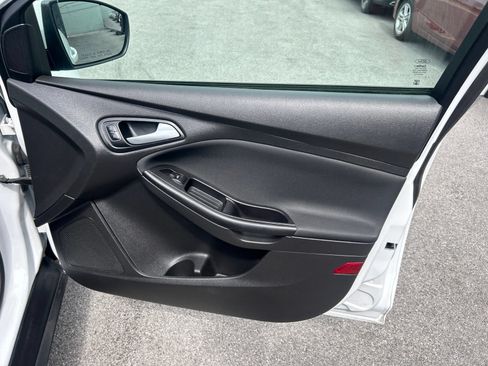 Used 2017 Ford Focus SE FWD image 15