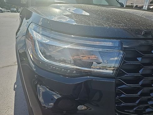 Used 2025 Ford Explorer ST-Line w/ ST-Line Street Pack image 7