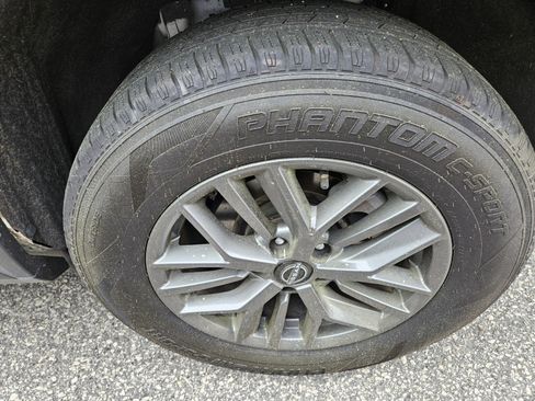 Used 2022 Nissan Rogue S FWD image 12