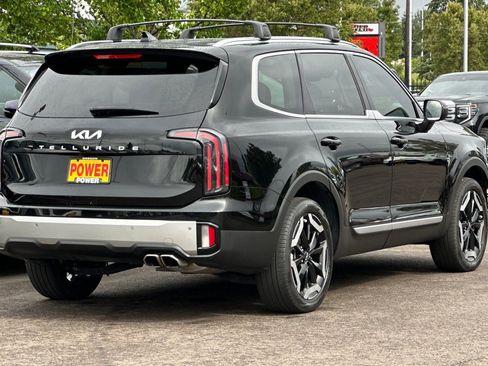 Used 2023 Kia Telluride EX w/ EX Captain's Chair Package FWD image 4