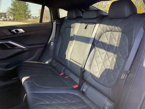 Used 2026 BMW X6 xDrive40i w/ Climate Comfort Package image 8