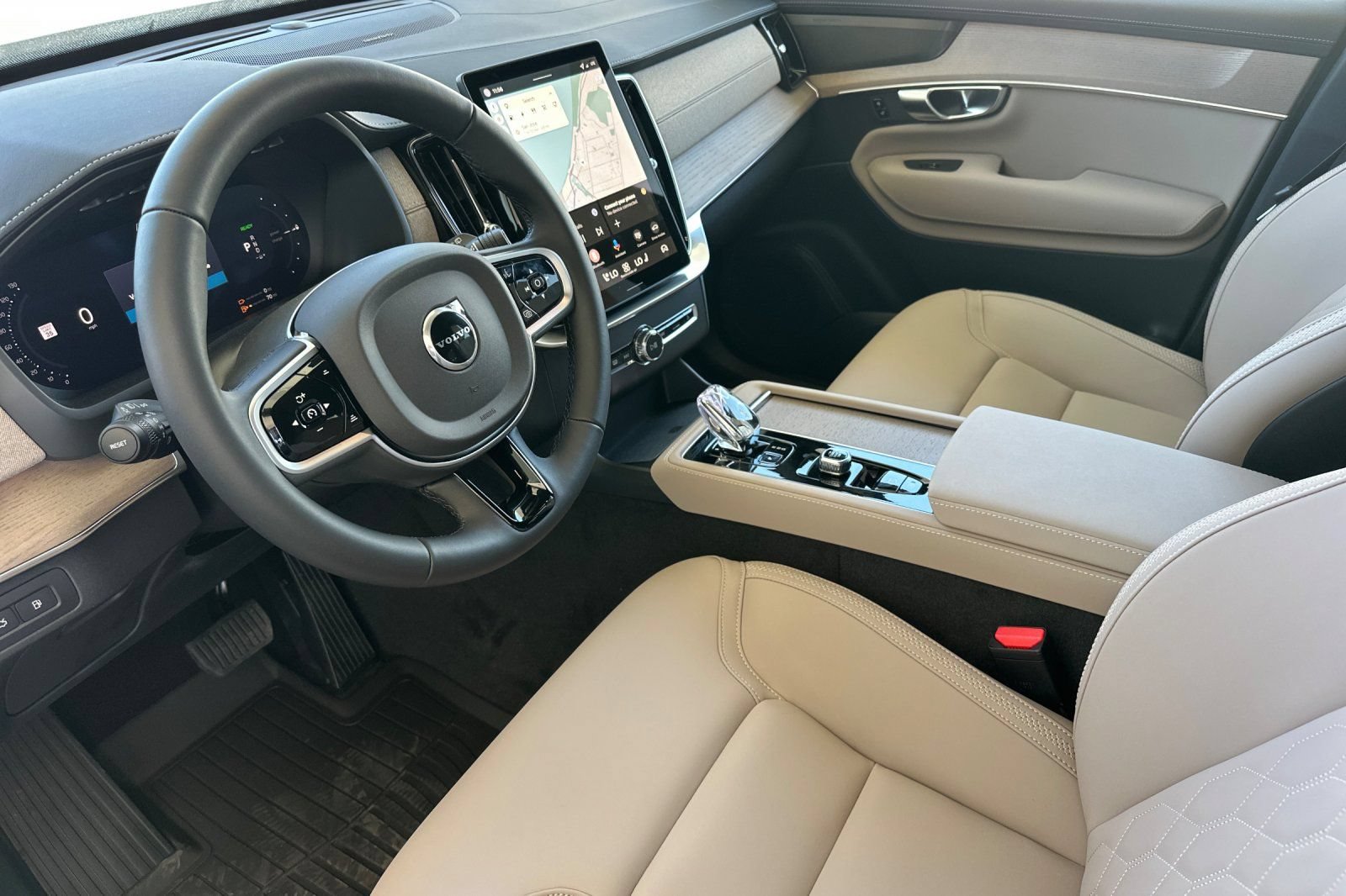 New 2026 Volvo XC90 T8 Plus w/ Protection Package Premier AWD/4WD image 10