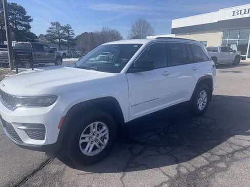 Used 2025 Jeep Grand Cherokee Laredo w/ Luxury Tech Group I image 2