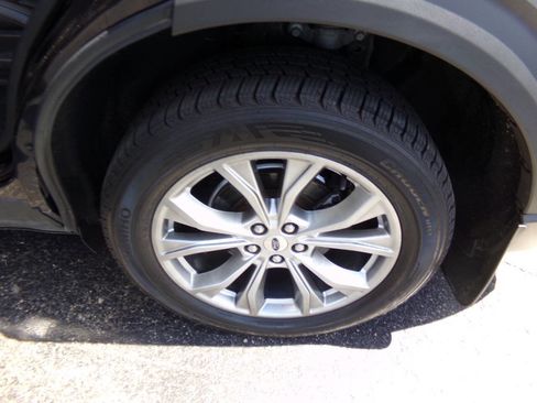 Used 2020 Ford Explorer XLT w/ Equipment Group 202A AWD/4WD image 27