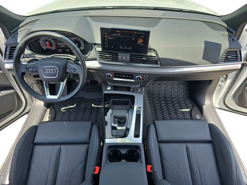 Certified 2025 Audi Q5 2.0T Premium w/ Convenience Plus Package AWD/4WD image 9