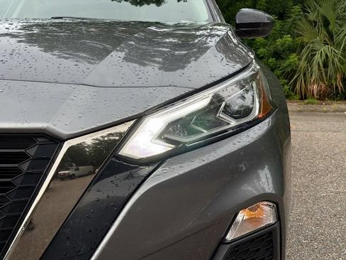 Used 2022 Nissan Altima 2.5 SR FWD image 9