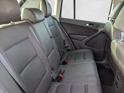 Used 2016 Volkswagen Tiguan SE image 16