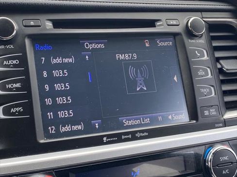 Certified 2019 Toyota Highlander XLE image 2