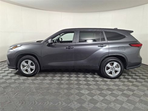 Used 2023 Toyota Highlander L image 7