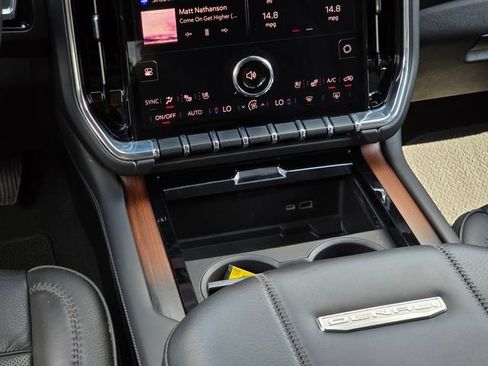 Used 2025 GMC Yukon Denali AWD/4WD image 18