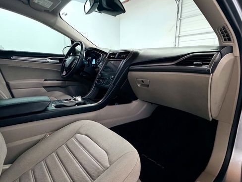 Used 2020 Ford Fusion SE FWD image 48