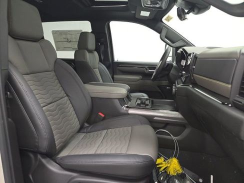 New 2026 Chevrolet Silverado 2500 ZR2 image 25