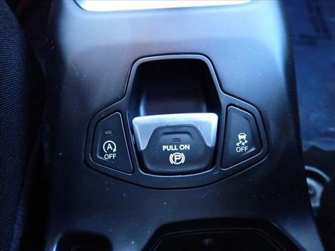 Used 2023 Jeep Renegade Latitude w/ Sun/Sound Group AWD/4WD image 20