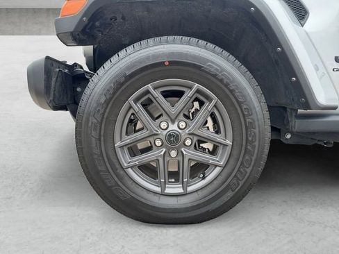 Used 2024 Jeep Gladiator Sport image 23