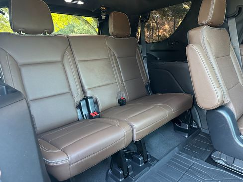 Used 2022 Chevrolet Tahoe High Country image 32