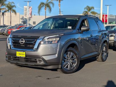 New 2025 Nissan Pathfinder SV