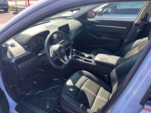 Used 2024 Nissan Altima 2.5 SR FWD image 17