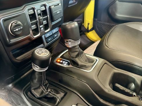 Used 2023 Jeep Wrangler Unlimited Sahara w/ Cold Weather Group AWD/4WD image 18
