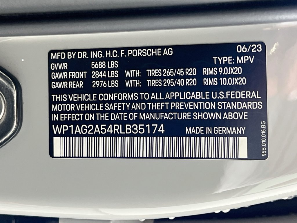 Certified 2024 Porsche Macan S AWD/4WD image 34