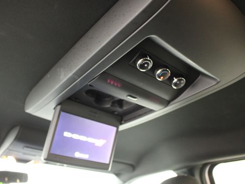 Used 2017 Dodge Grand Caravan SE FWD image 19