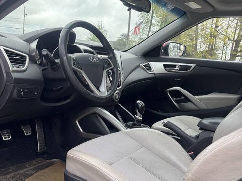 Used 2013 Hyundai Veloster w/ Style Pkg image 9