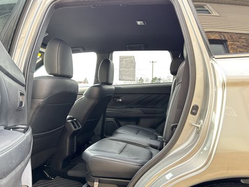 Used 2022 Mitsubishi Outlander SEL AWD/4WD image 9