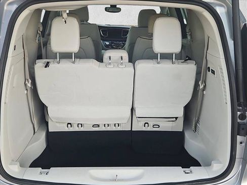 Used 2019 Chrysler Pacifica Limited FWD image 6