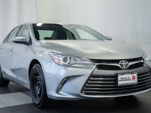 Used 2017 Toyota Camry LE FWD image 1